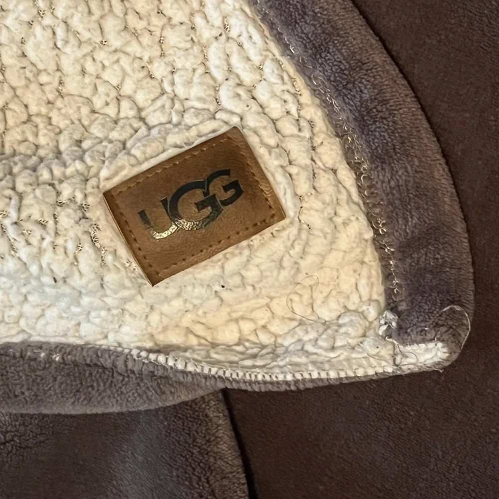 UGG twin reversible bedding/comforter